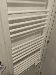 Toallero eléctrico instalado