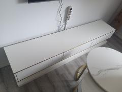 Mueble de televisión con mesa efecto mármol