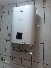 Instalación de termo eléctrico de 80 litros rectangular