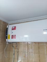Termo de 150 litros en instalación horizontal. Instalado por Sonia y Carlos