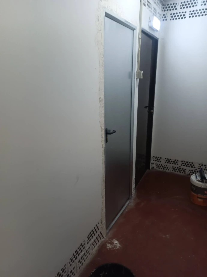 Puerta de trastero instalada por Sonia Llorente y Carlos Rodríguez