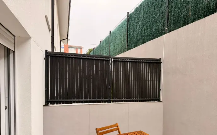 Valla tipo Hércules instalada en el costado izquierdo